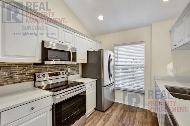 Building Photo - 4220 Players Pl