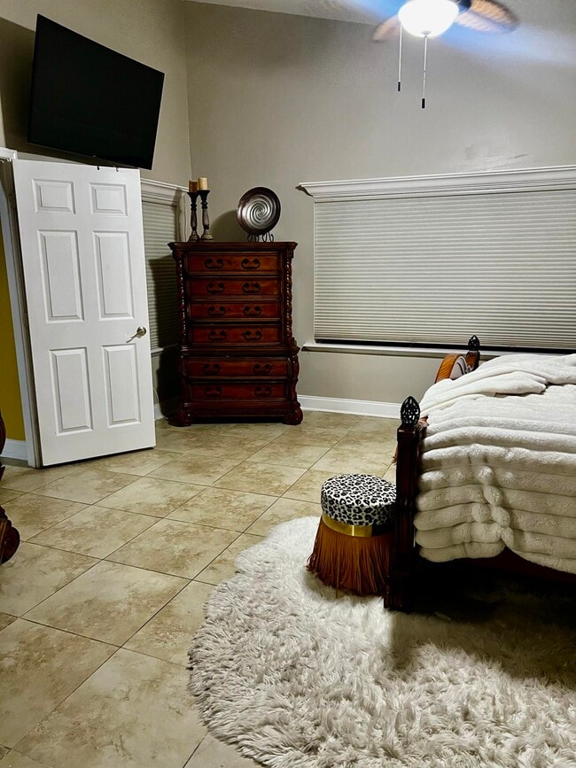 Building Photo - 190 Temple Ave