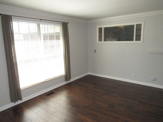 Building Photo - 4 bedroom home w/ walking trail to Percy P...