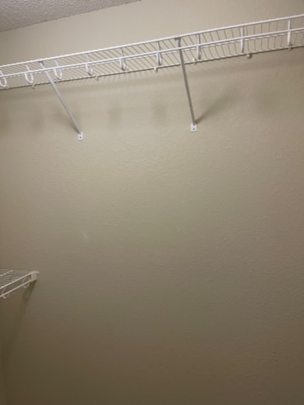 Building Photo - 208 N Pointe Ln