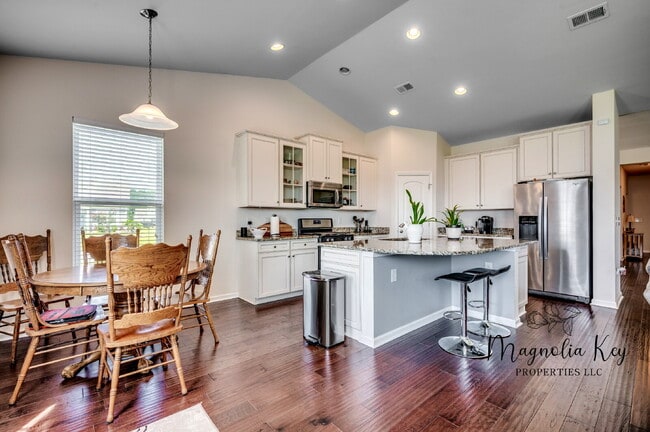 Building Photo - Beautiful Home for Rent 5 bed 3.5 bath