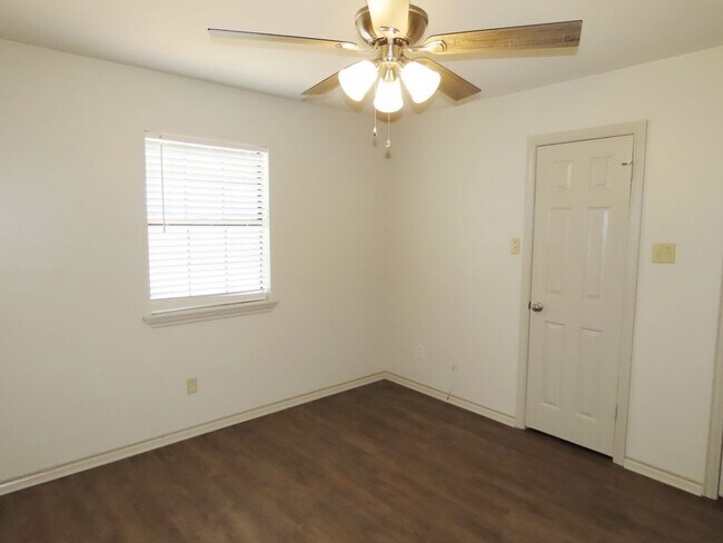 Building Photo - Whitehouse ISD! Beautifully Updated 3 Bedr...