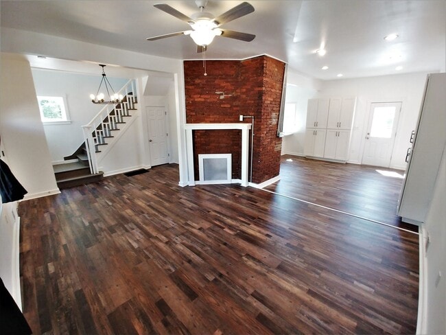 Building Photo - GORGEOUS, large 3 bedroom stand alone hous...