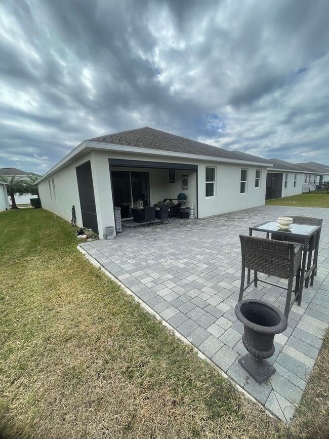 Building Photo - Beautiful, modern home for rent