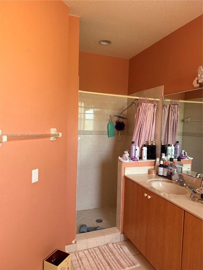 Building Photo - 3951 NE 13th Dr