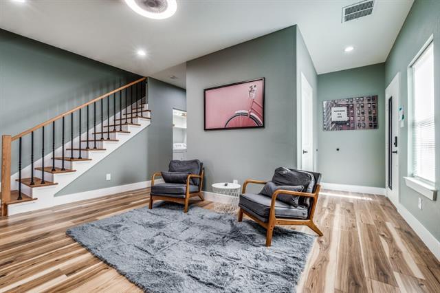 Building Photo - 4707 Barry Ave