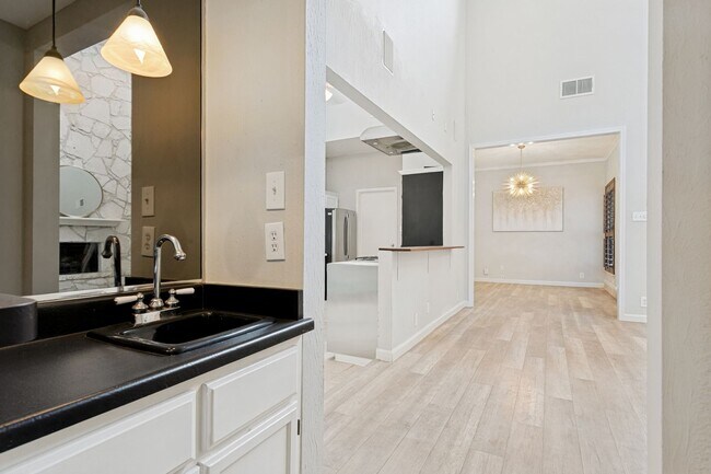 Building Photo - RENOVATED 3-BEDROOM HOME IN BRAUN STATION