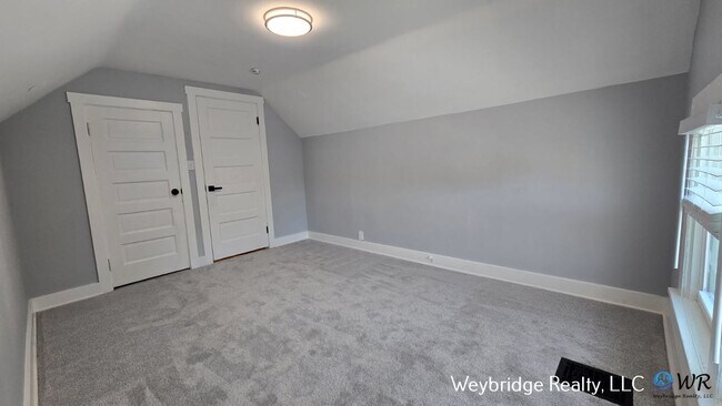 Building Photo - 923 Rogers Pl