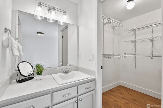 Building Photo - Fobes Hill Rental!