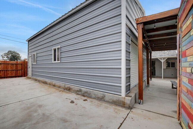 Building Photo - 443 National St