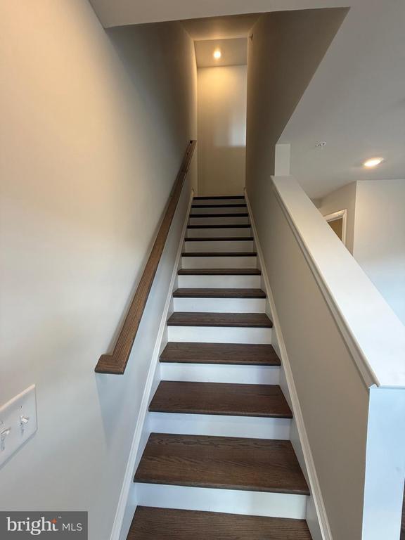 Building Photo - 33 E Front St