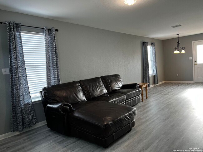 Building Photo - 5923 Fox Canyon
