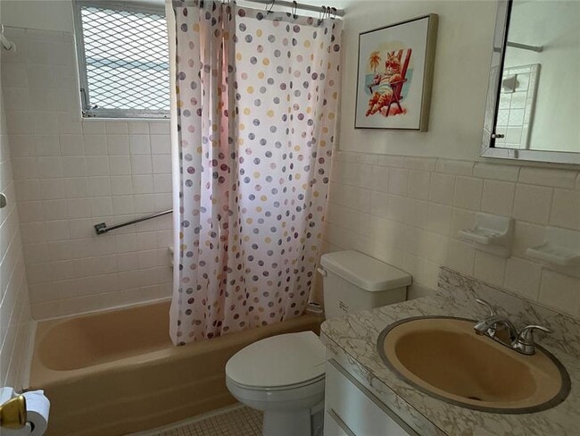 Building Photo - 2115 NE 42nd Ct