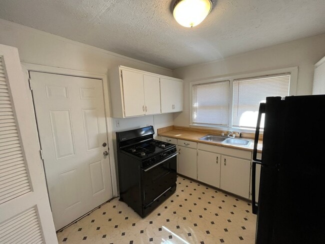 Building Photo - At Last, This Is What You’ve Been Searching For!! Call the office to schedule a tour.