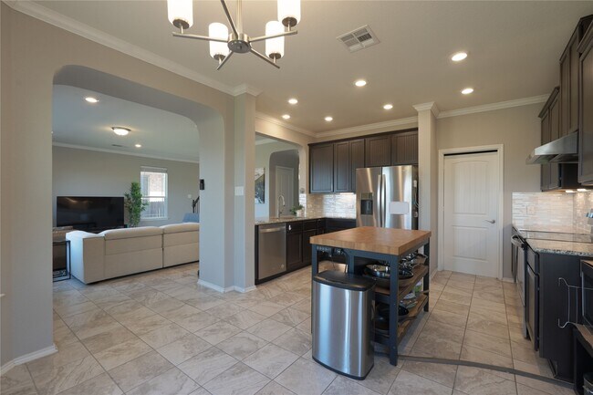 Building Photo - 404 Kaden Prince Dr