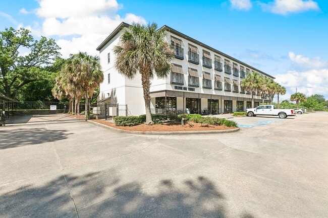 Building Photo - Perkins Palms Condominiums - 1 Bedroom Available Now