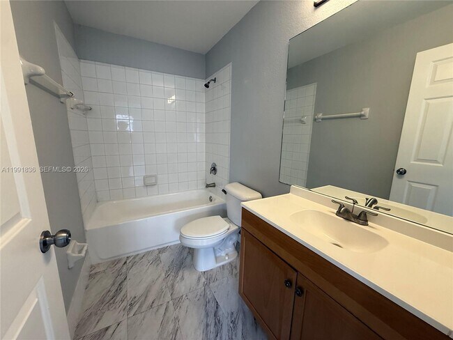 Building Photo - 1586 SE 27th Ct