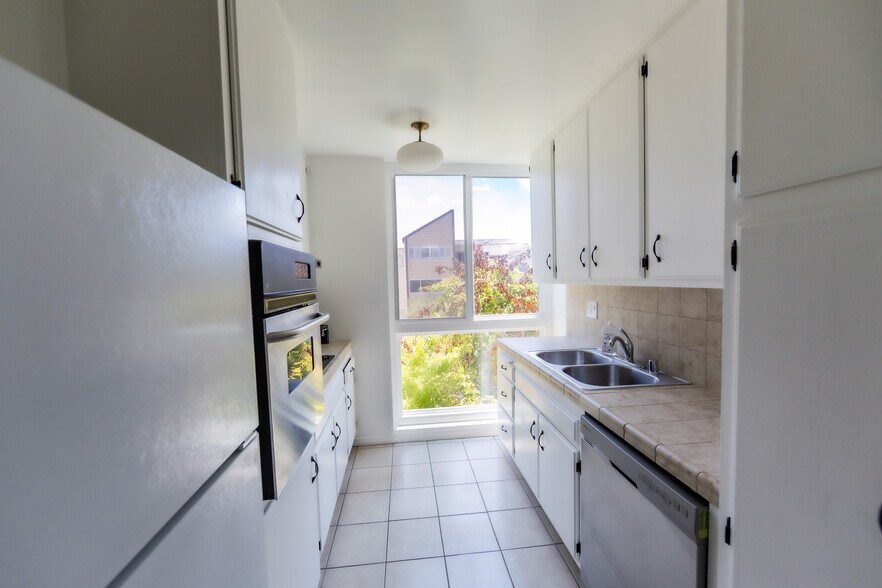 Building Photo - 5625 Windsor Way