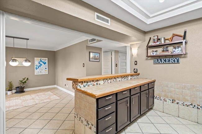 Building Photo - 143 World of Tennis Sq