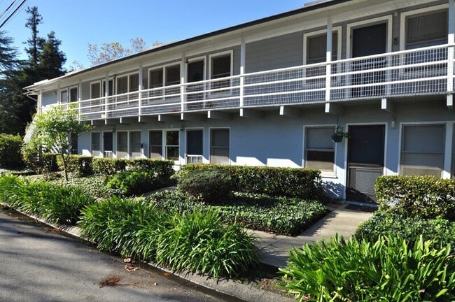 Building Photo - 106 Redwood Ave