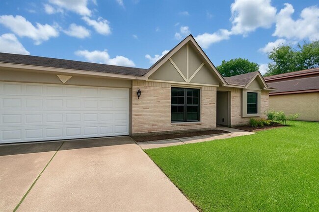 Building Photo - 2311 Aprilmont Dr