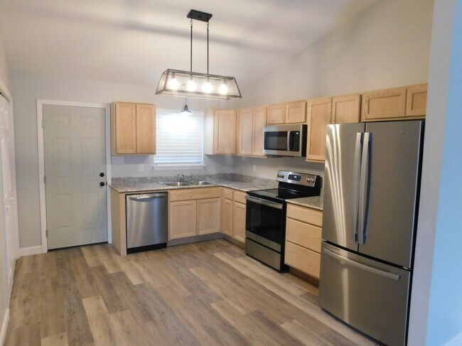Building Photo - 208 Cedar Ridge Ct