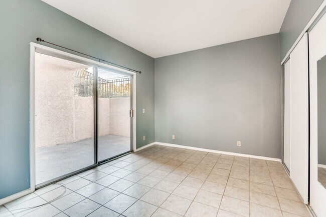 Building Photo - Immaculate 2 bedroom condo with all the ap...