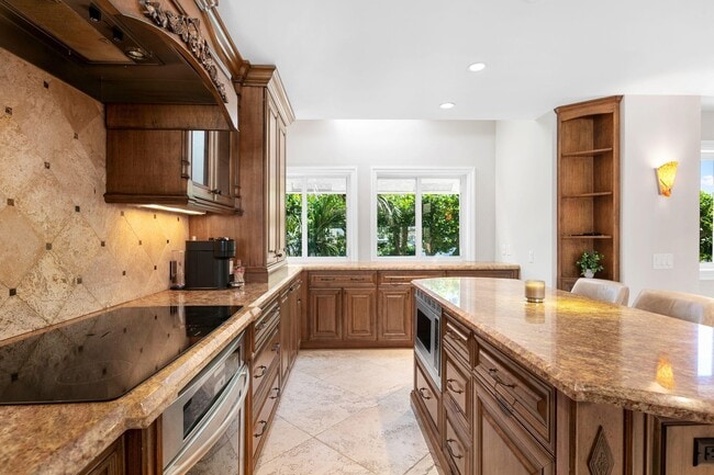 Building Photo - 555 S Ocean Blvd