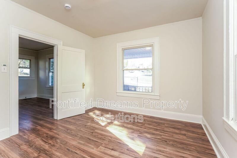 Building Photo - 2230 Greenway Ave NW