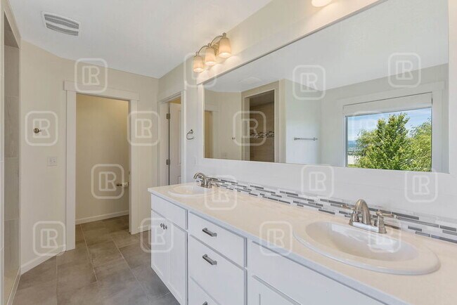 Building Photo - 17823 E Daystar Rd