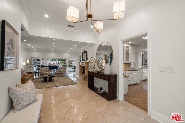 Building Photo - 9023 Alto Cedro Dr