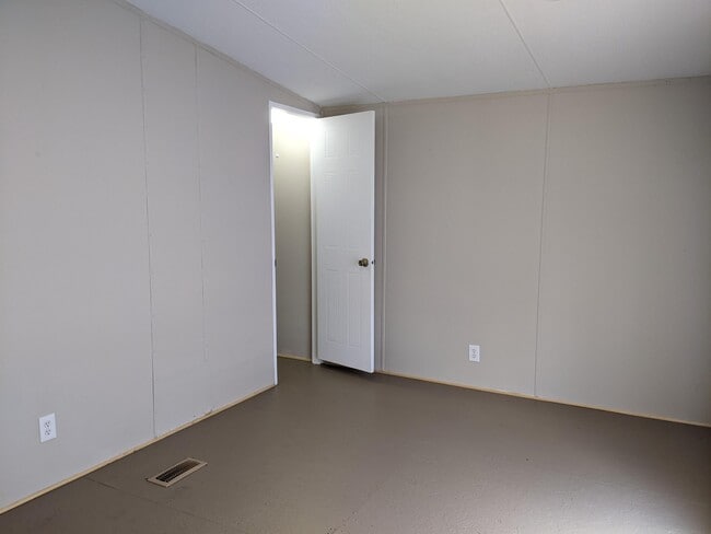 Building Photo - 415 Green Oak Rd