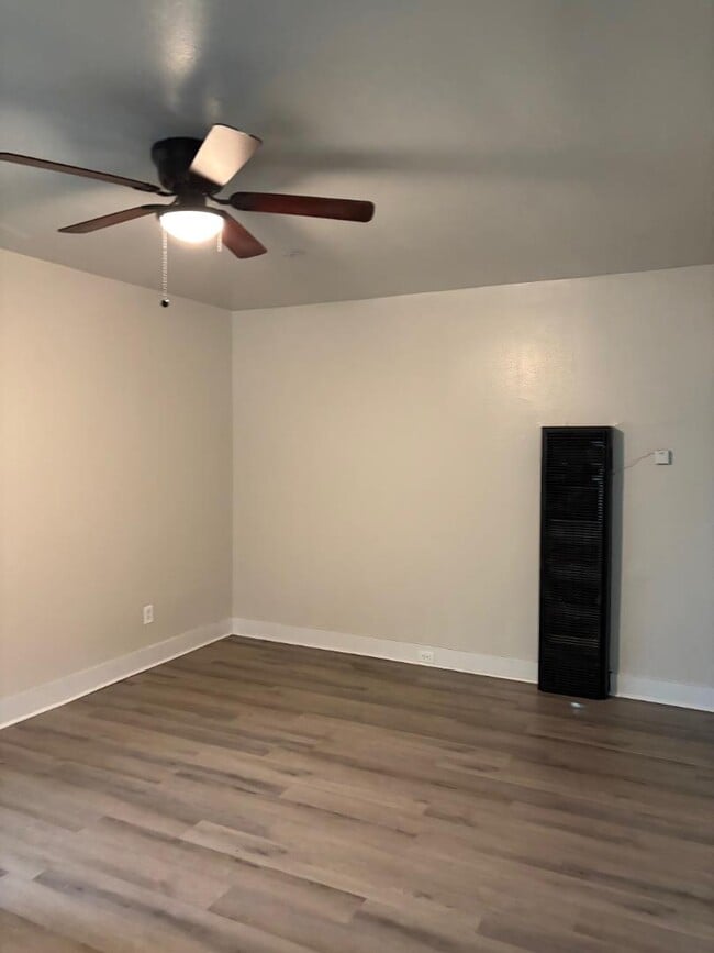 Primary Photo - 406 S Fredonia St