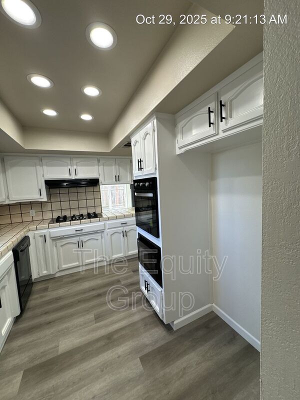 Building Photo - 951 Orangewood Ct