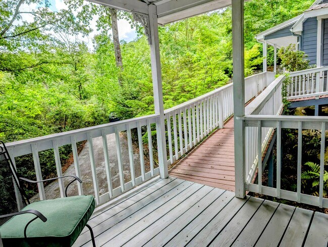 Building Photo - 524 Stornoway Dr