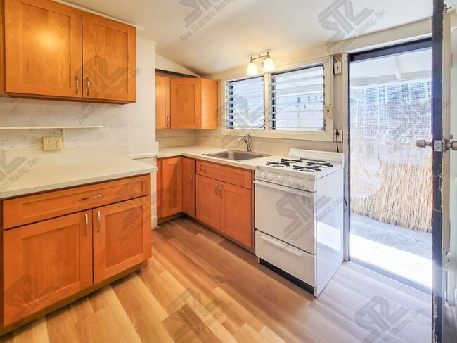 Building Photo - 1132