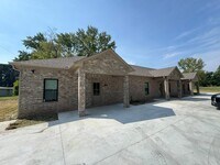 Building Photo - 714 S Spring St