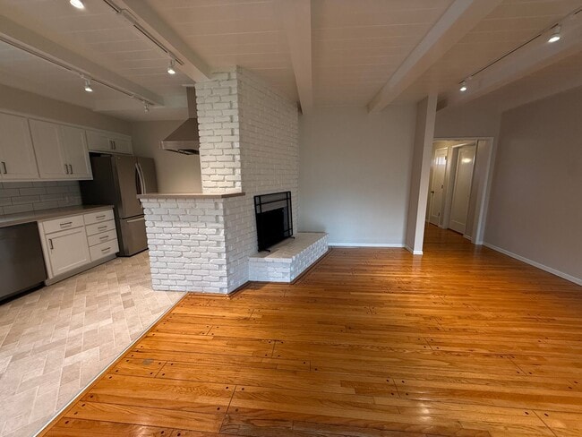 Building Photo - Beautiful Home in a Lovely Neighborhood! Available Spacious 2 Bedroom and Two Bathroom!