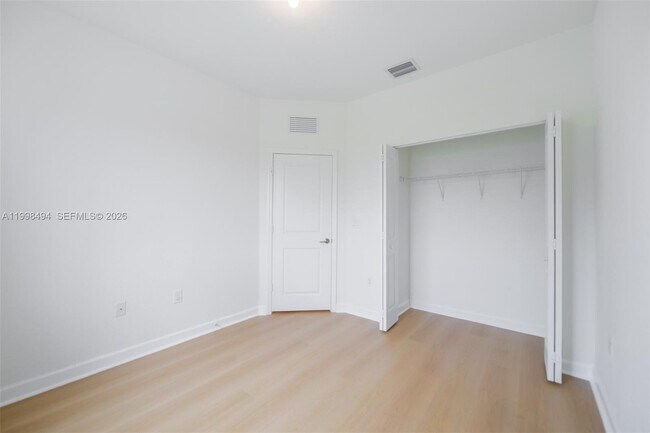 Building Photo - 640 NE 207th St