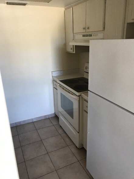 Building Photo - 411 S Nimbus Ave