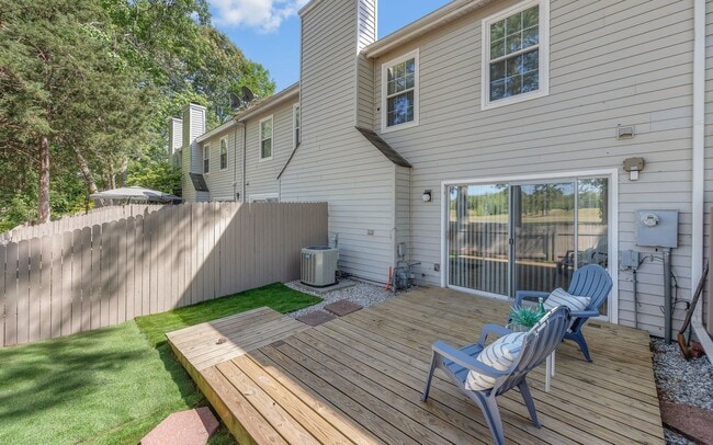 Building Photo - READY NOW!! 3-Bedroom Townhome w/Attached Garage! Golf Course Views - Pet Friendly - All Appliances!