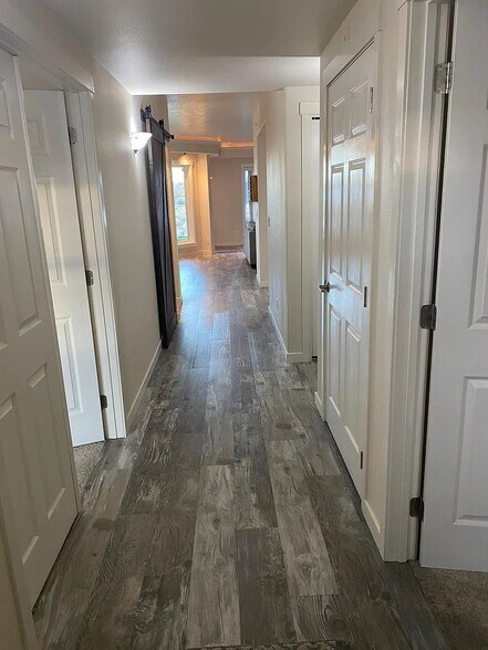 Building Photo - 300 Columbia Point Dr