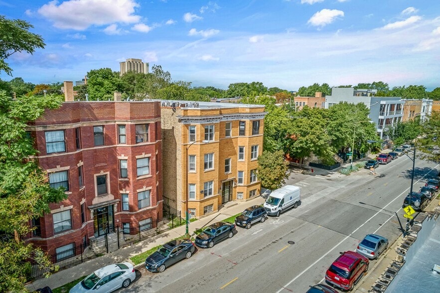 Building Photo - 1034 N Damen Ave