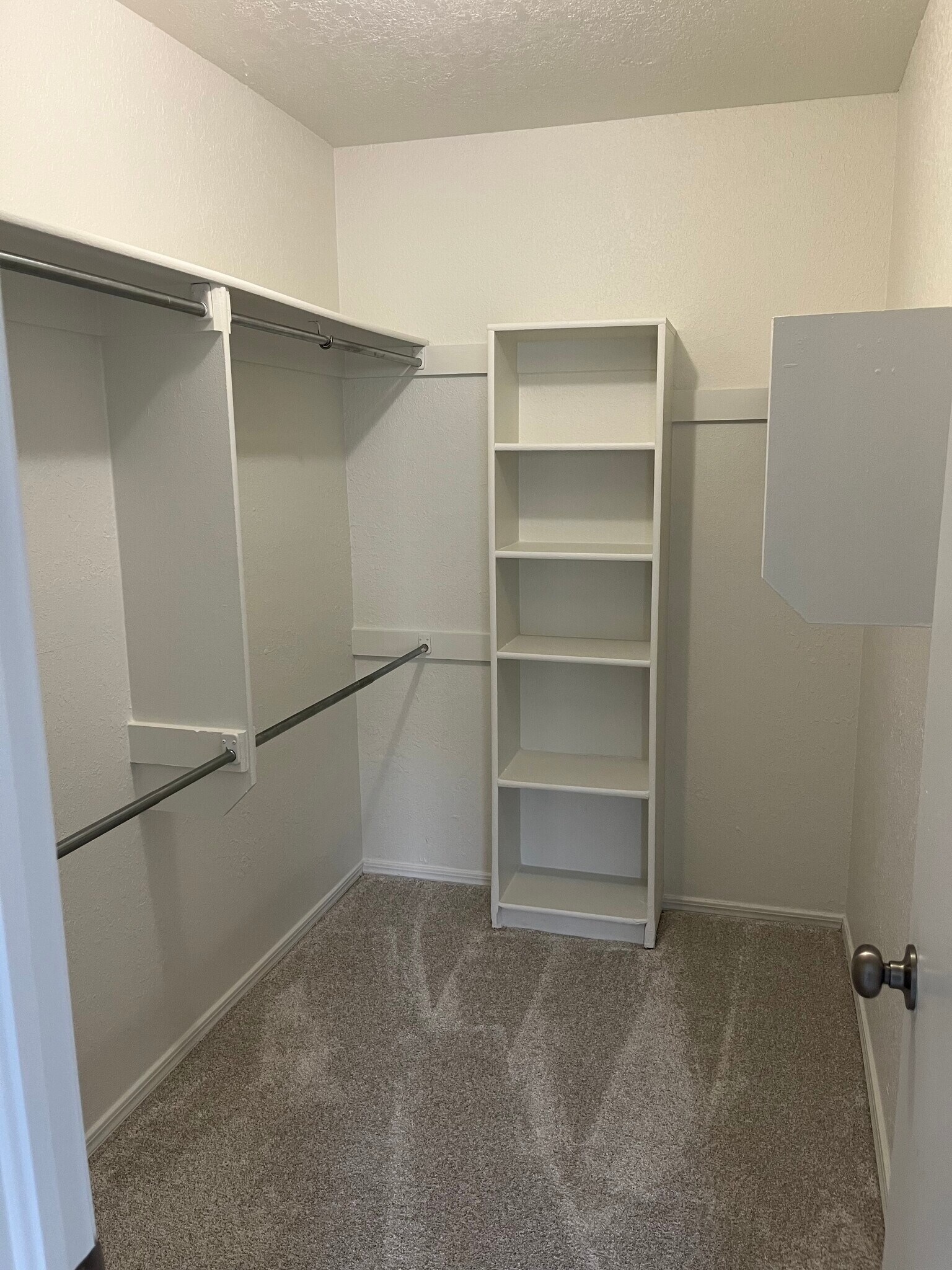 Building Photo - 9107 S Urbana Ave