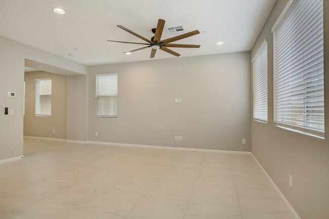 Building Photo - 10643 Enridge Ave