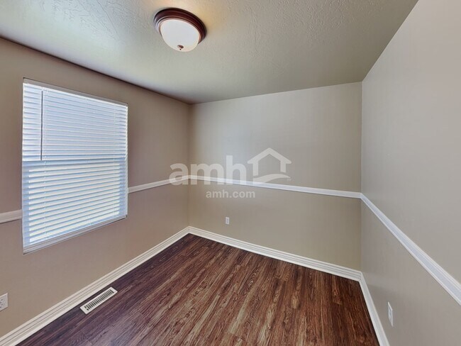 Building Photo - 1449 S 2490 E