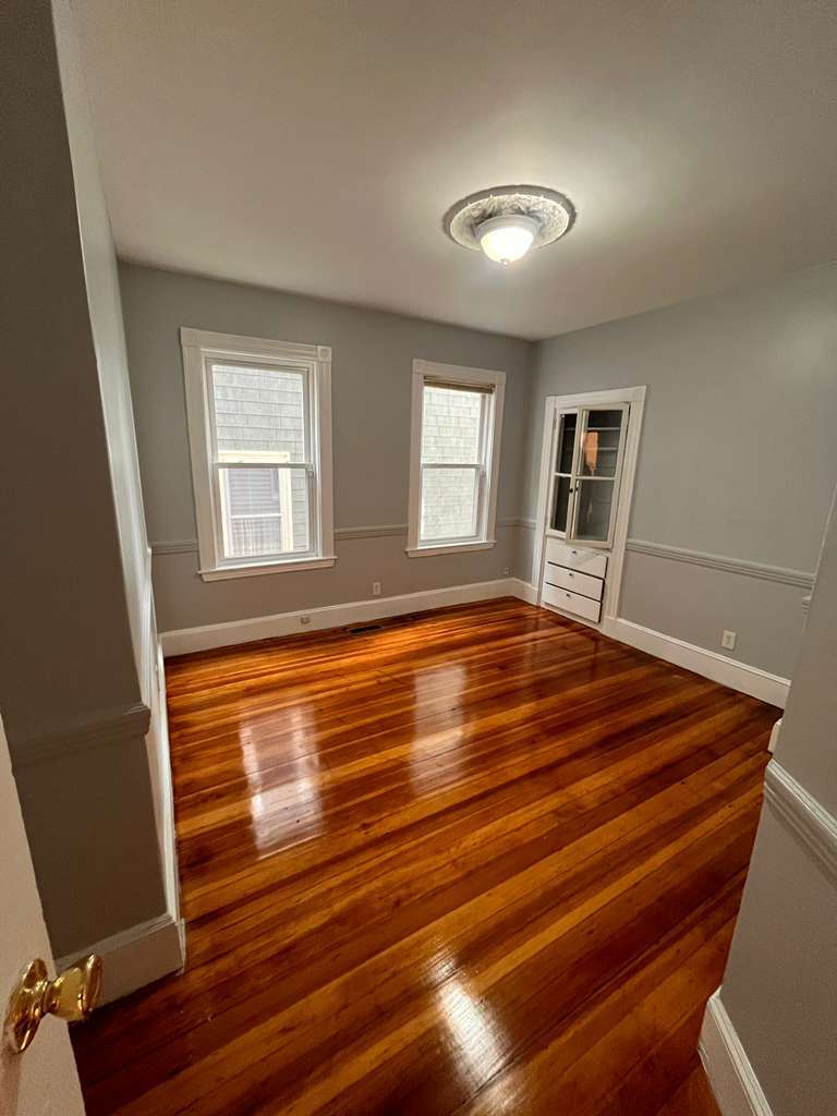 Building Photo - 10 Bucknam St