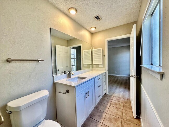 Building Photo - 12310 Willow Wild Dr