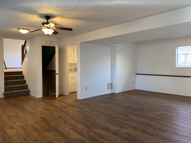 Building Photo - Start a Lease by 12/1 and Receive a $500 R...