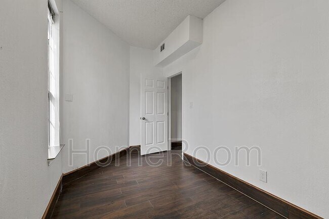 Building Photo - 2416 Brookhaven Dr